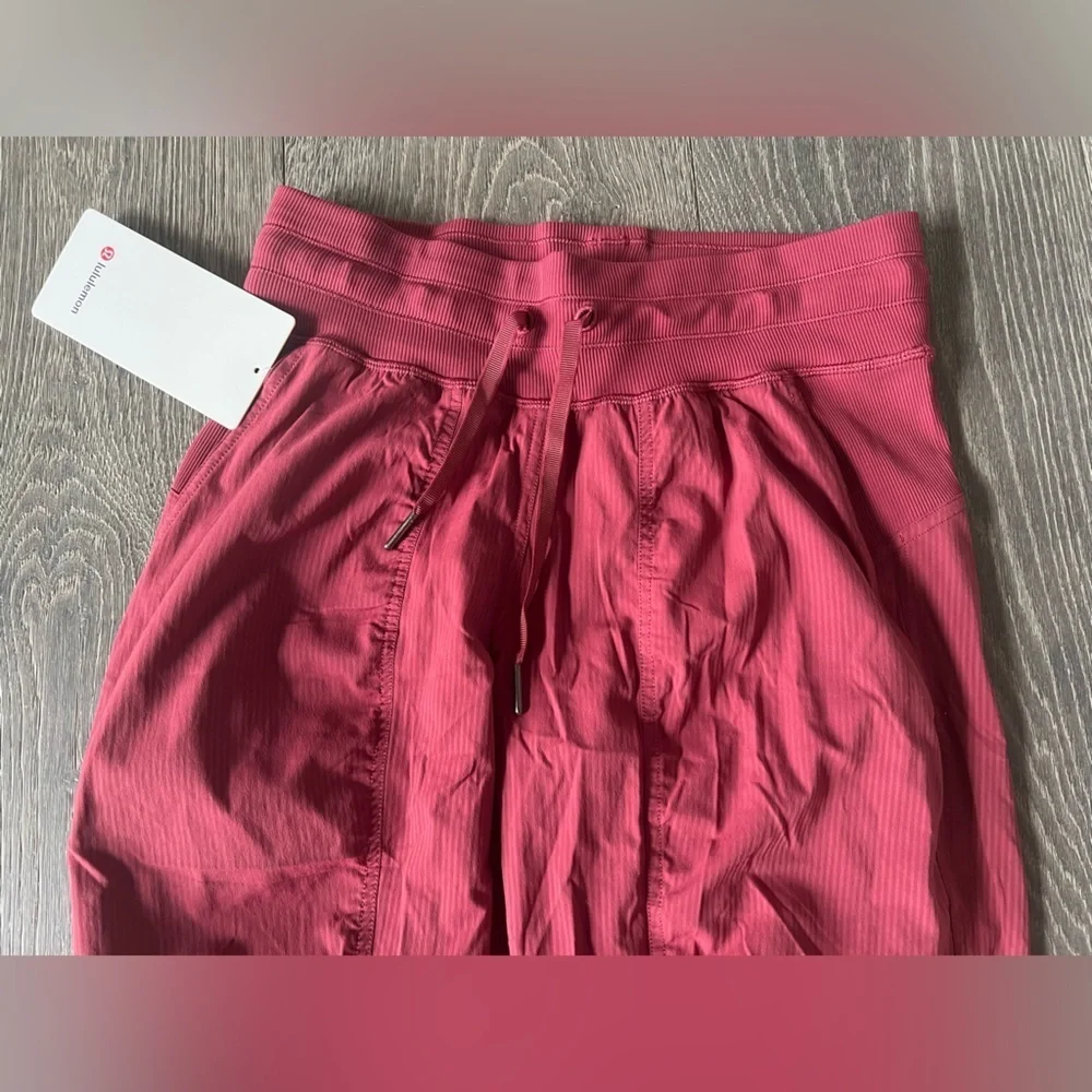 Lululemon Dance Studio Jogger in Chianti Size 4